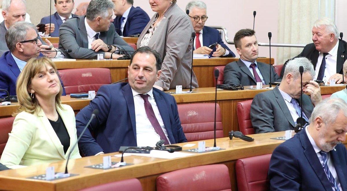 HDZ-ovci silno žele zabraniti da dućani rade nedjeljom, napadaju Centar jer je protiv