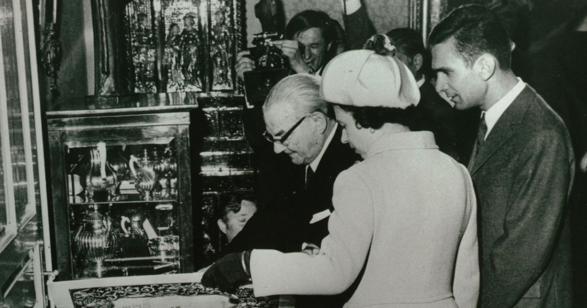 Kraljica Elizabeta je prije 50 godina bila u Hrvatskoj. Evo s kim se družila