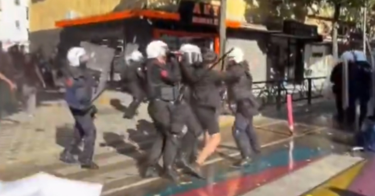 VIDEO Žestoki sukobi na studentskom prosvjedu u Albaniji. Letjele cigle