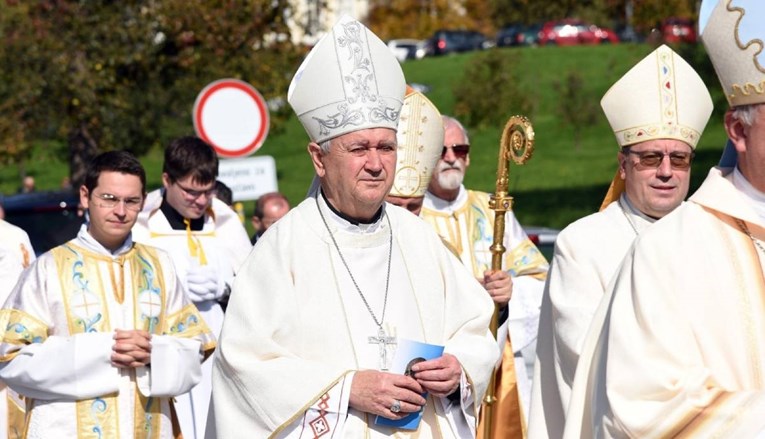 Slovenija će za Veliku Gospu građane cijepiti i pred crkvama