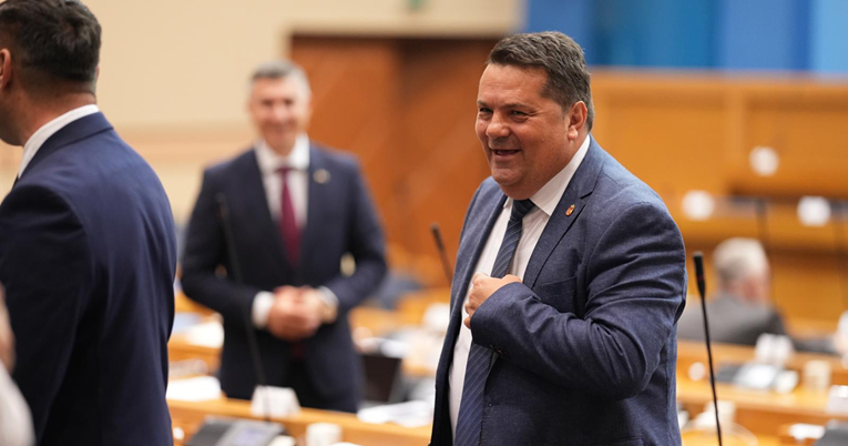 Šef parlamenta Republike Srpske: Schmidt zabija čavle u mrtvački kovčeg mira u BiH