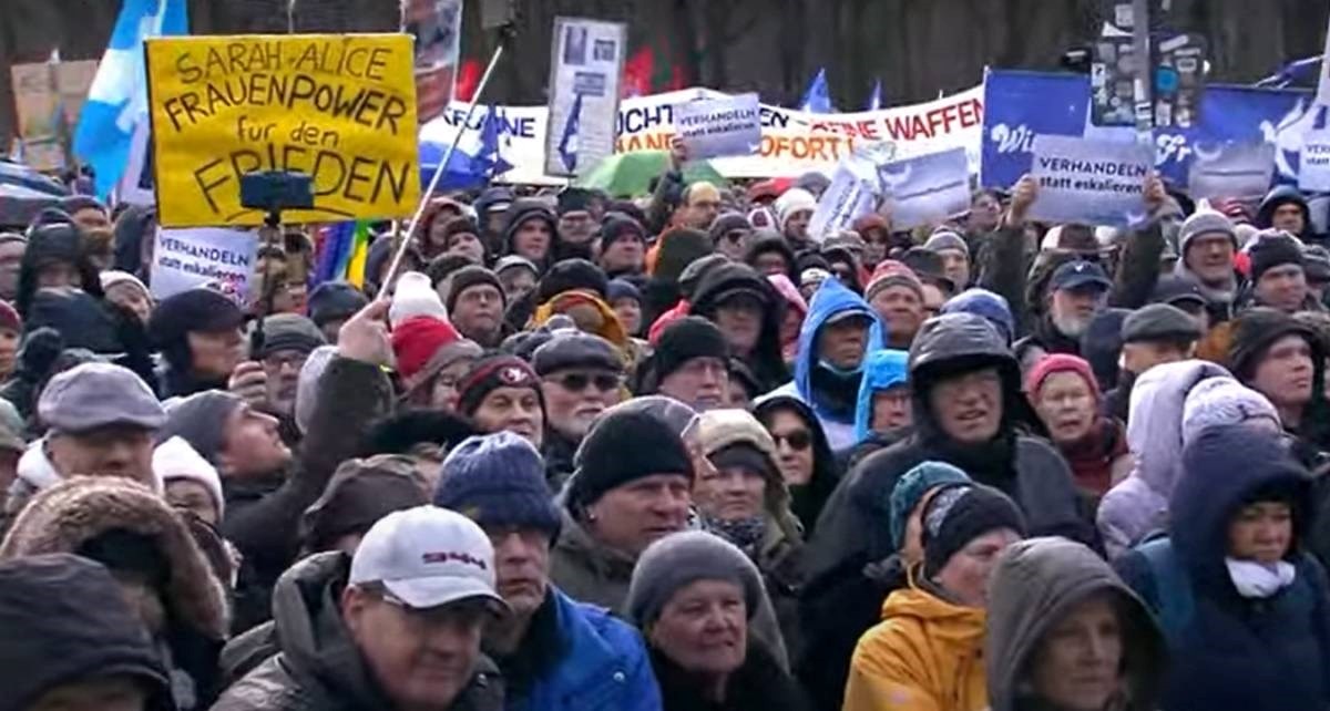 VIDEO U Berlinu prosvjed protiv slanja oružja Ukrajini: "Time punimo bačvu baruta"