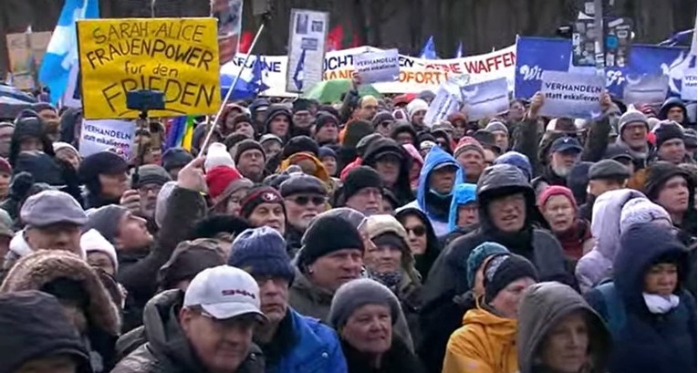 VIDEO U Berlinu prosvjed protiv slanja oružja Ukrajini: "Time punimo bačvu baruta"