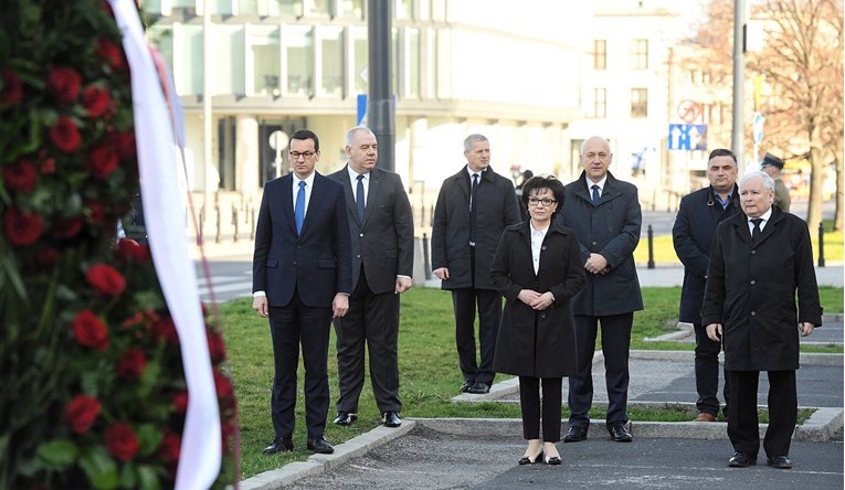 Poljski građani bijesni, dužnosnici nisu poštovali mjere opreza tijekom komemoracije