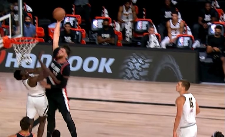 Pogledajte kako Bosanska Zvijer zakucava preko novog hita NBA-a