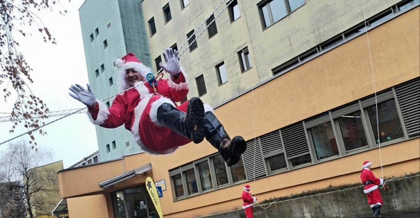 Djedovi Božićnjaci spustili se s krova bolnice u Mariboru da razvesele djecu