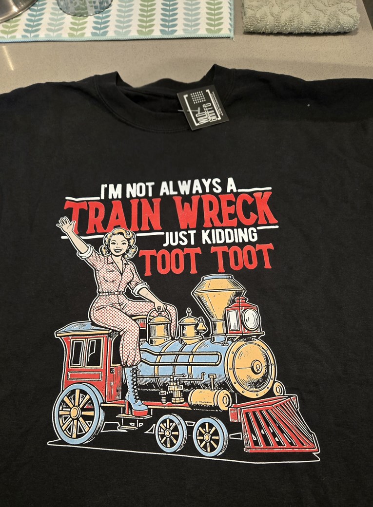 Budući svekar i svekrva poklonili joj majicu koja ju je uvrijedila: "Jesam li luda?"