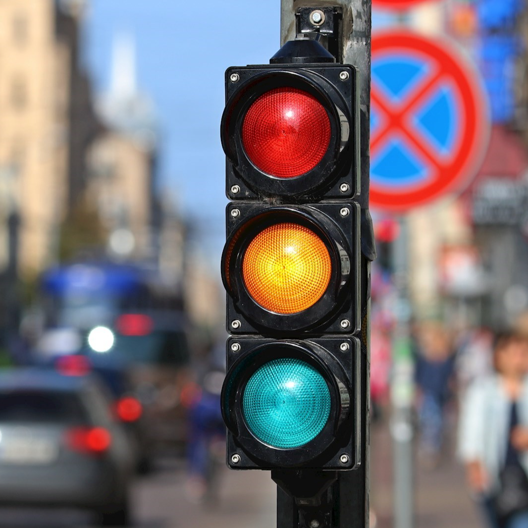 Stanete li ili prođete kad je žuto na semaforu? Evo što kaže zakon