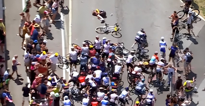 Pogledajte težak pad biciklista na Tour de Franceu, za sve je kriv selfie