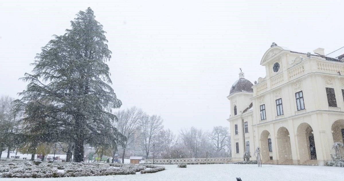 Snježna idila u Našicama, dvorac Pejačević izgleda kao iz bajke