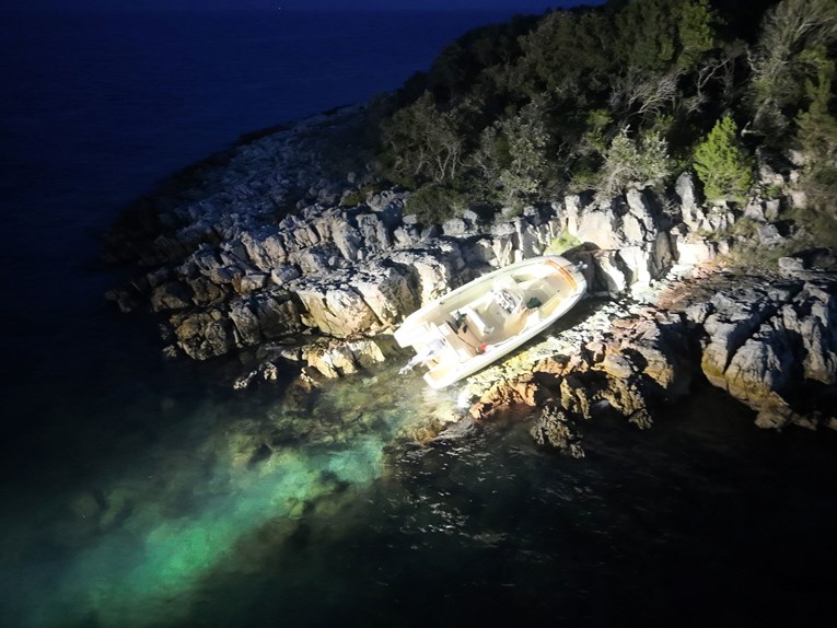 Pomorska nesreća kod Iža, ozlijeđen slovenski voditelj brodice