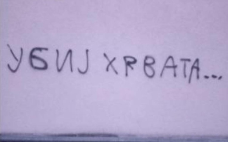 Grafit “Ubij Hrvata” ispisan ćirilicom na zidu katoličke crkve u BiH