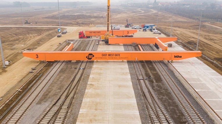 Mađarska kod granice s Ukrajinom otvorila novi željeznički terminal