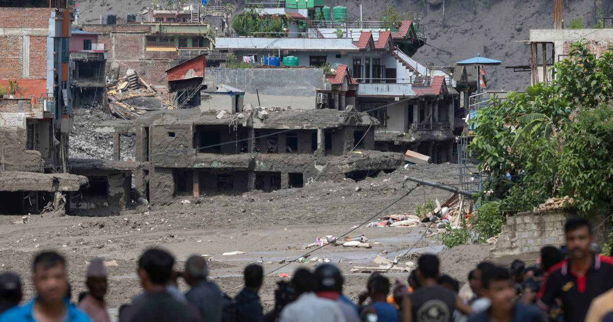 Nepal počeo pokapati neidentificirane žrtve u rovove. "Ovo nisu trajni grobovi"