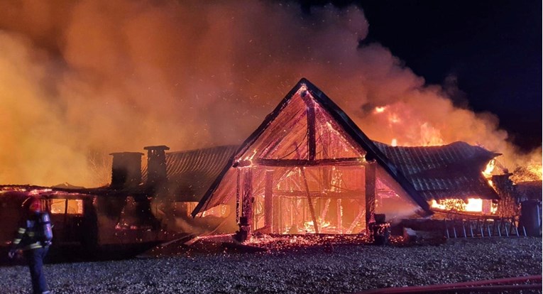  FOTO U Rumunjskoj izgorio pansion s 26 gostiju. Poginulo 5 ljudi, među njima dijete