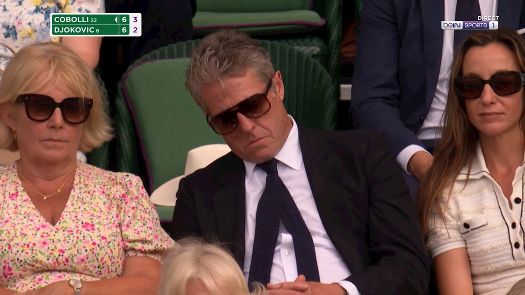 Svi pričaju o Hughu Grantu. Zaspao je tijekom Đokovićeva meča na Wimbledonu