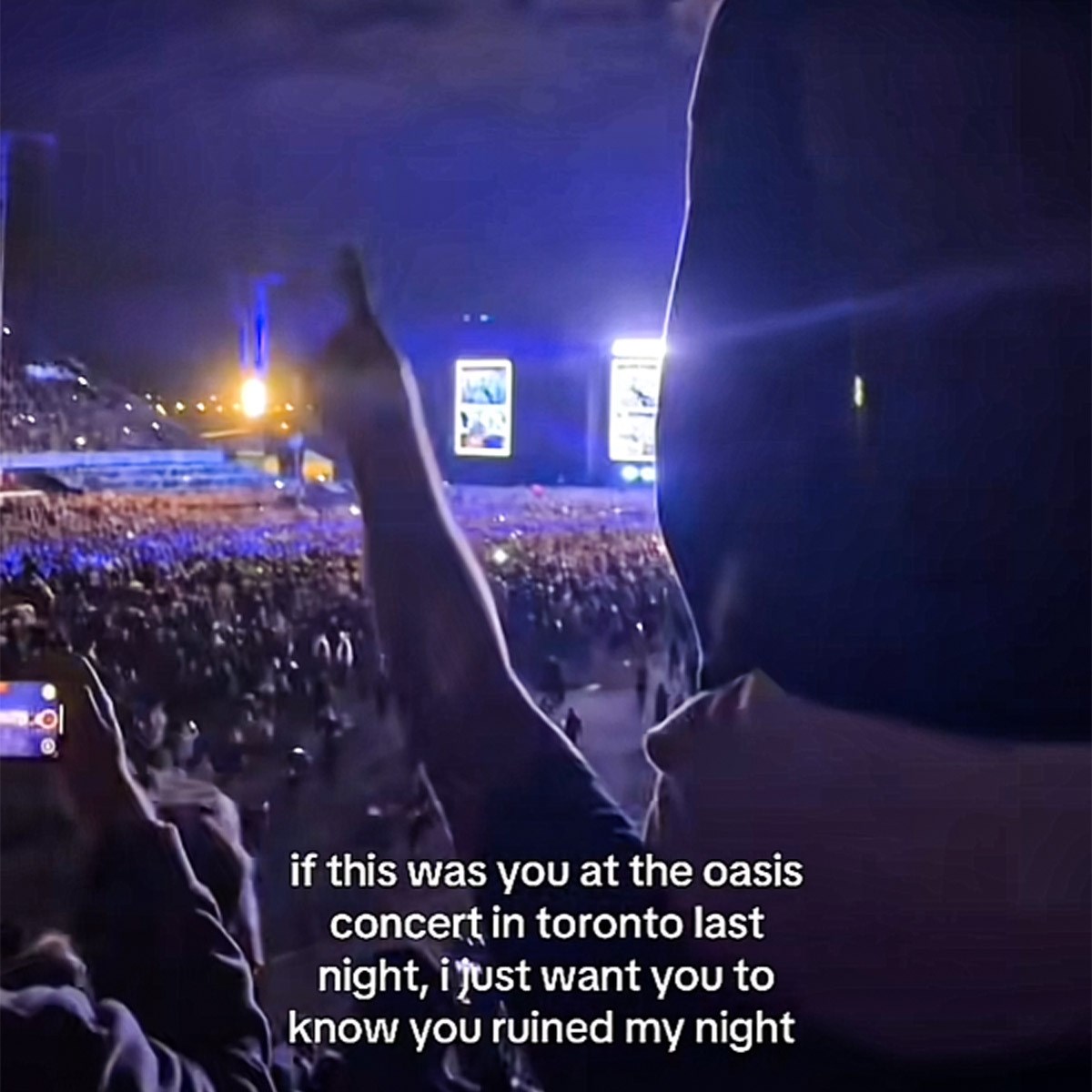 Fanove razbjesnio par na koncertu Oasisa: "Uništili ste nam večer"