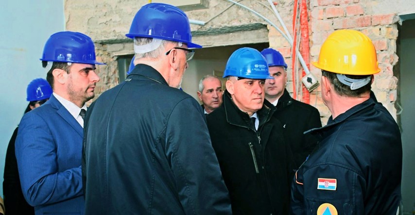 Bačić obišao Sisak, 15 državnih stanova dodijelit će se stradalima u potresu