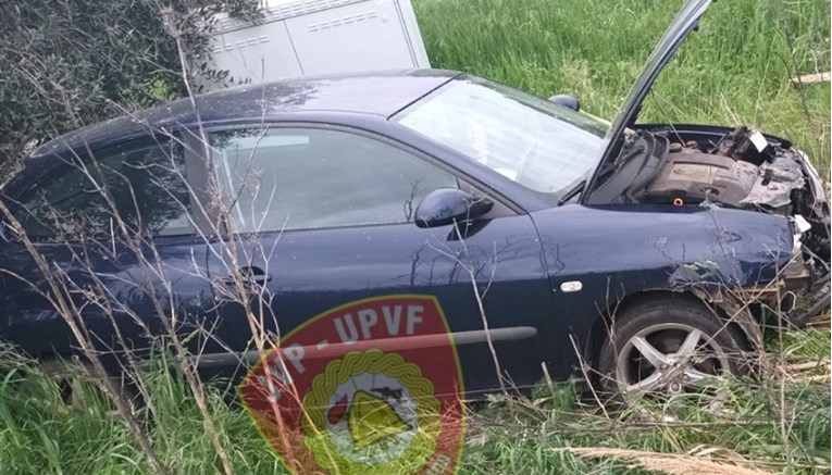 FOTO Nesreća kod Novigrada. Sudarili se auti, jedan izletio s ceste