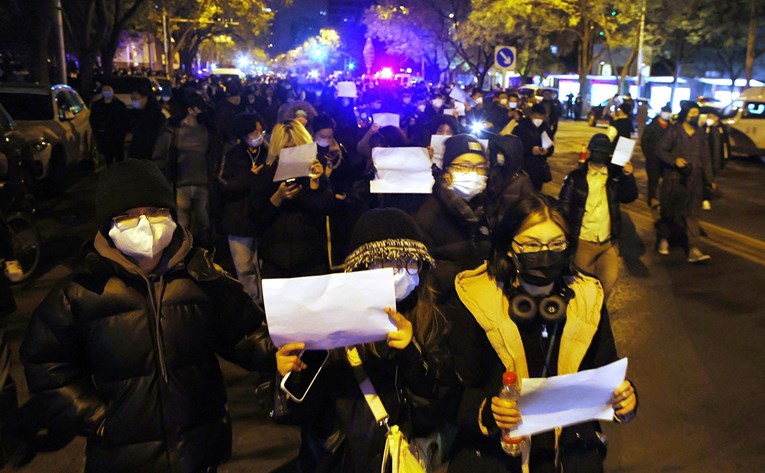 Grupa prijatelja bila je na prosvjedu u Pekingu. Zatim su jedan po jedan nestajali