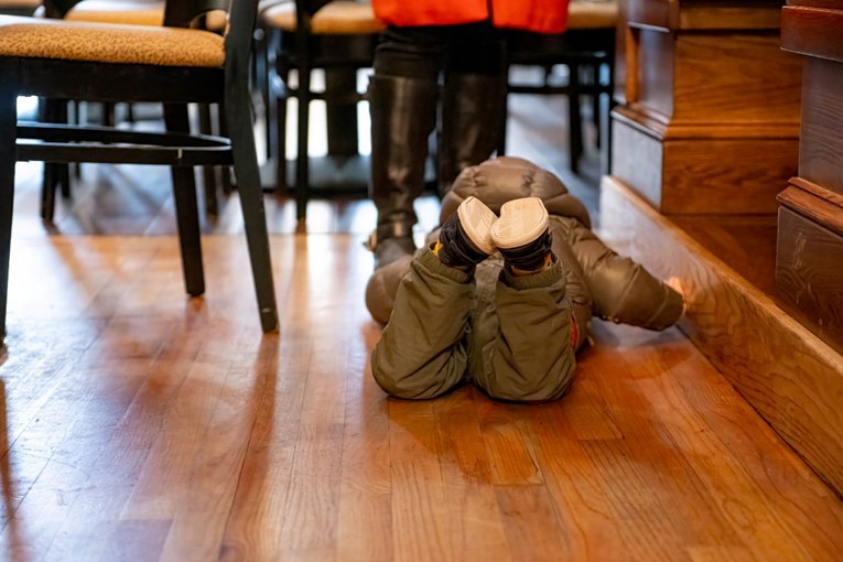 33 znaka da ste iritantan roditelj kojeg nitko ne podnosi, prema kraljici bontona