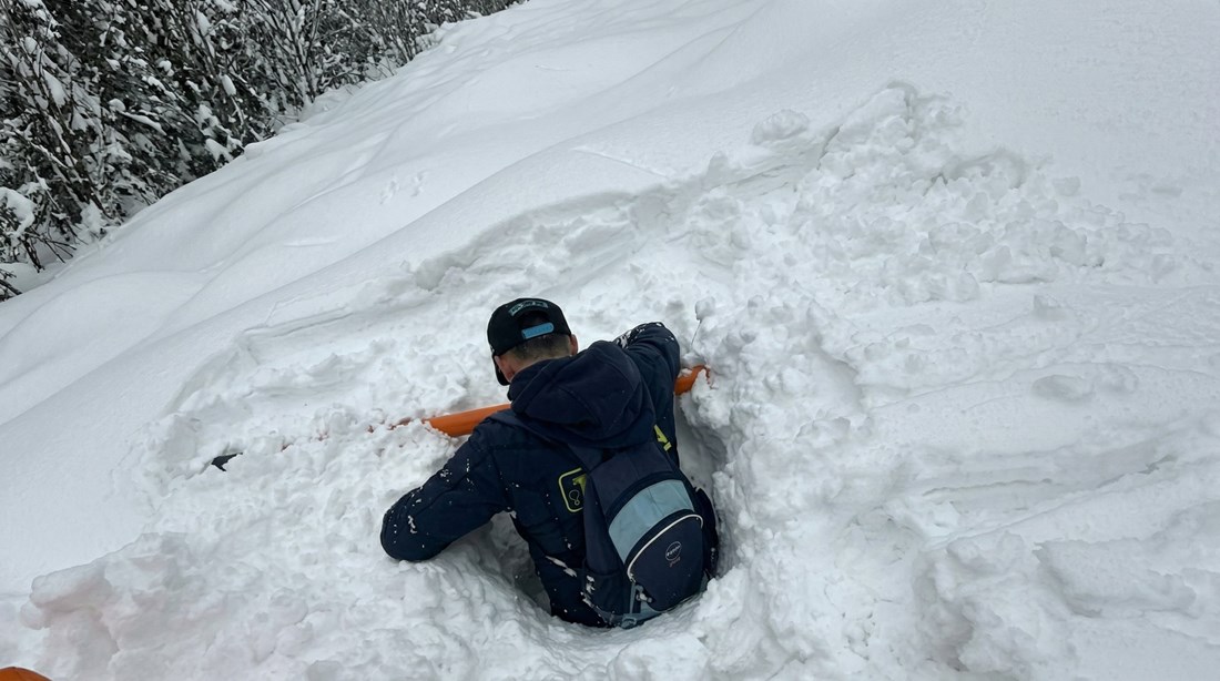 VIDEO Kad u Lici čekaju da se vrati struja, posao električara izgleda ovako