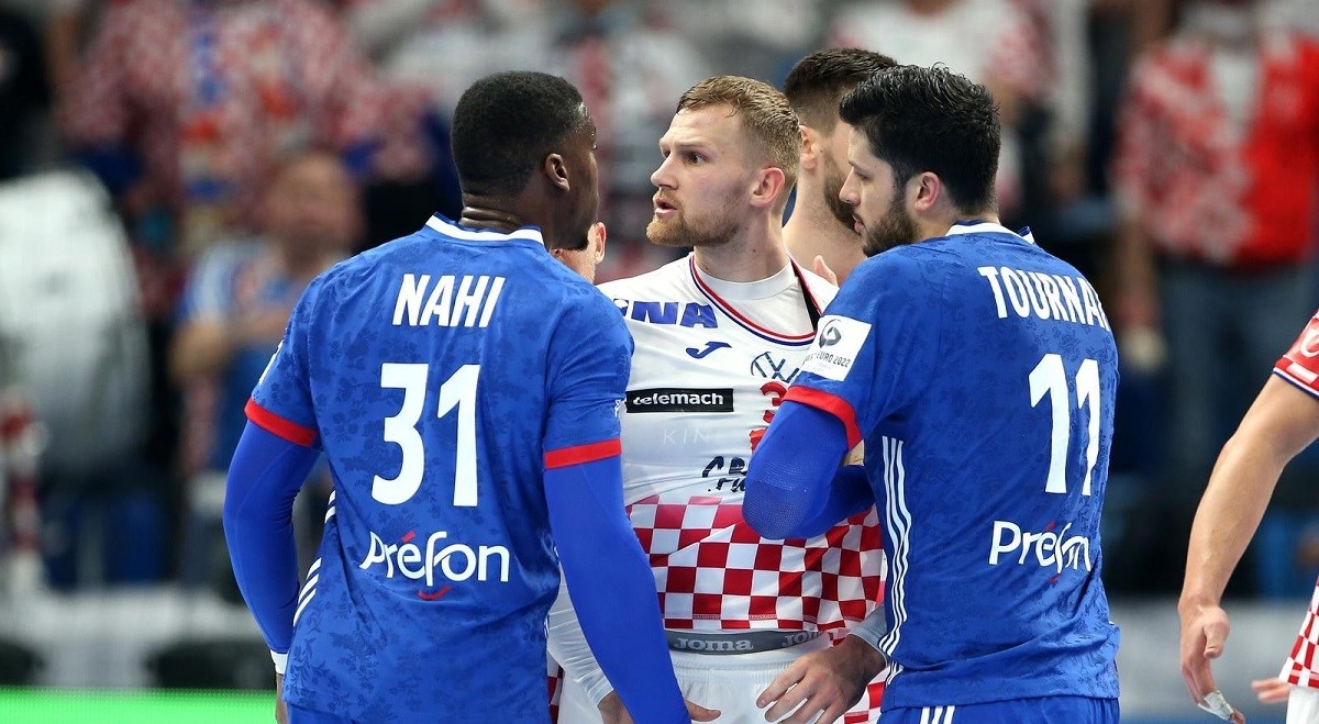 Evo kako je Mandić prokomentirao svoj plavi karton