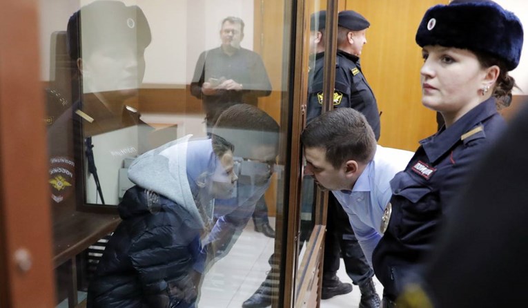 Bivši zaposlenik ruskog zatvora pucao si u glavu tijekom suđenja u Moskvi