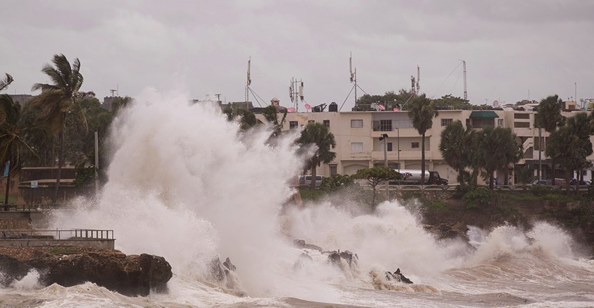 VIDEO Uragan Elsa se kreće prema Haitiju, mogao bi podići razinu mora za metar i pol