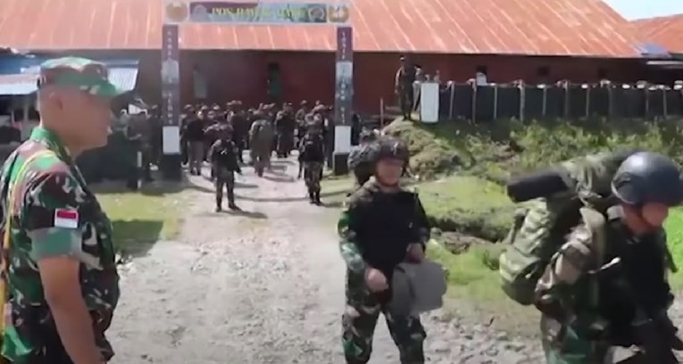 Separatisti u Indoneziji ubili 13 vojnika, drže pilota kao taoca