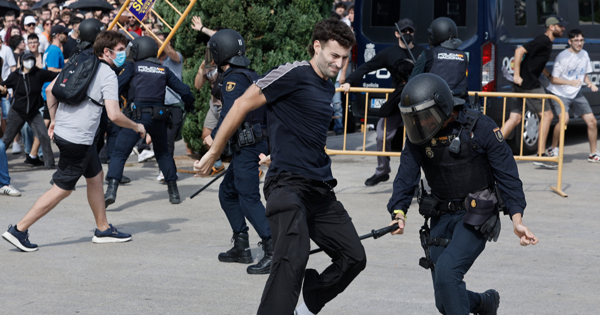 FOTO I VIDEO Deseci tisuća Španjolaca izašli na ulice. Neredi u Valenciji