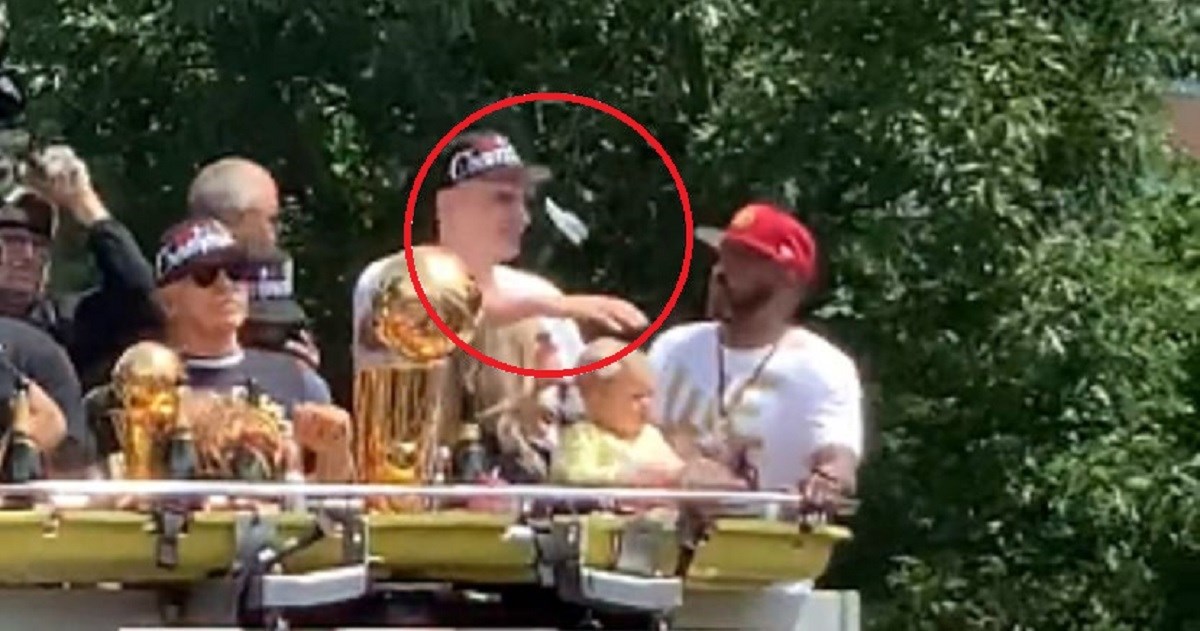 Jokić pogođen bocom u glavu na šampionskoj fešti Denvera. Srpski as poludio