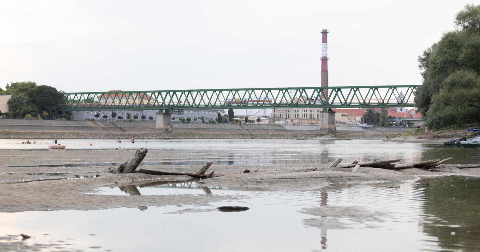 FOTO Povijesno nizak vodostaj Drave kod Osijeka