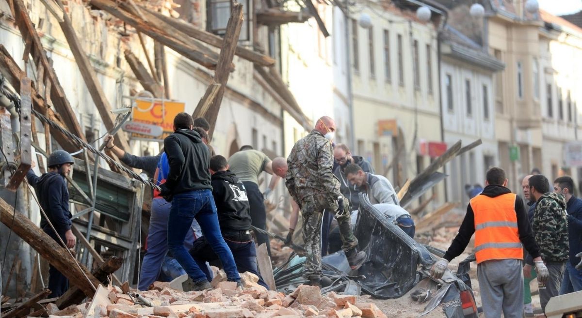 Trut: Pronašli smo jednu ženu u ruševinama, tragamo za ljudima na još tri lokacije