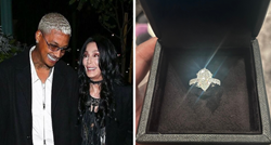 Cher objavila fotku prstena i potaknula glasine o zarukama s 40 godina mlađim dečkom
