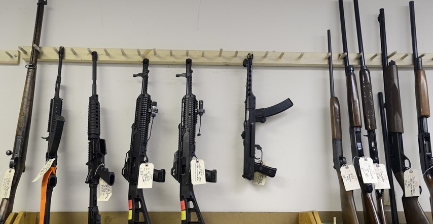 Biden kaže da treba znatno ograničiti prodaju oružja
