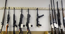 Biden kaže da treba znatno ograničiti prodaju oružja