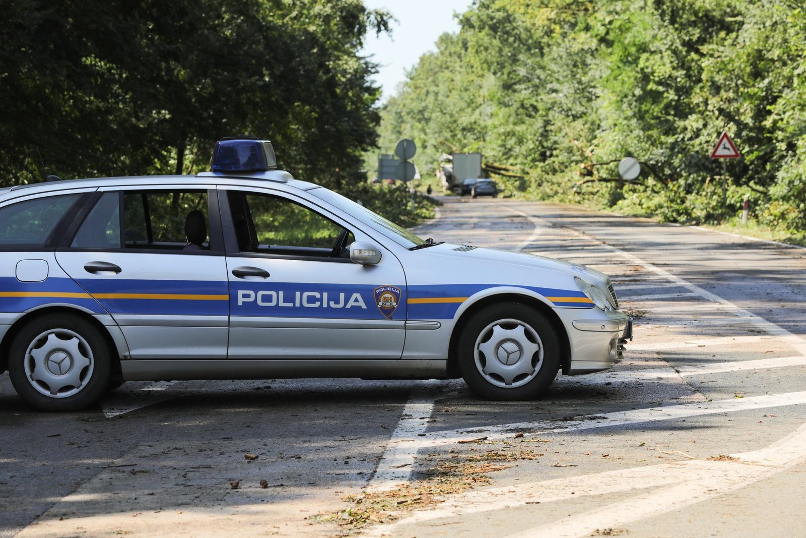 Problemi na dvije ceste na jugu Hrvatske, cesta u Slavoniji zatvorena zbog nevremena