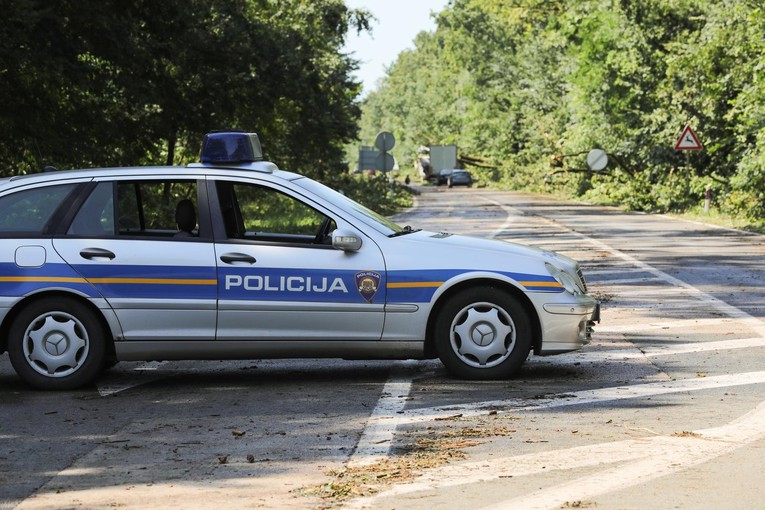 Problemi na dvije ceste na jugu Hrvatske, cesta u Slavoniji zatvorena zbog nevremena