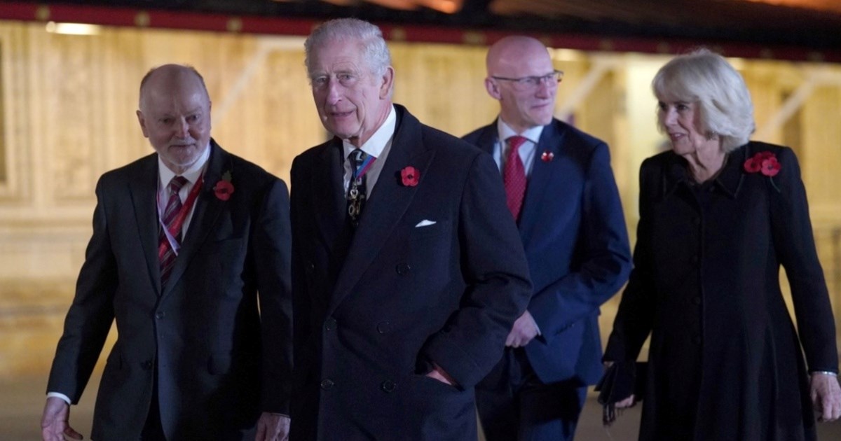 Kralj Charles u Londonu svečano otkrio kipove Elizabete II. i princa Philipa