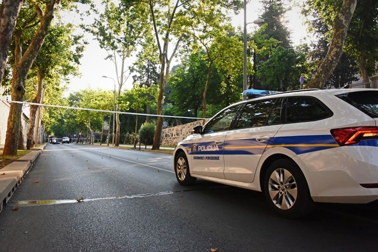 Policija u Puli zaustavila dvojicu. Jedan bio bez vozačke, drugi imao airsoft pištolj