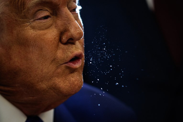 Trump najavio izvanredno obraćanje naciji