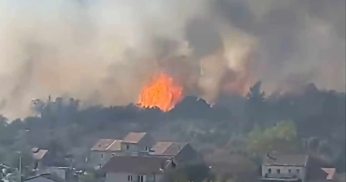 VIDEO Ponovno se razbuktao požar kod Metkovića, prijeti kućama
