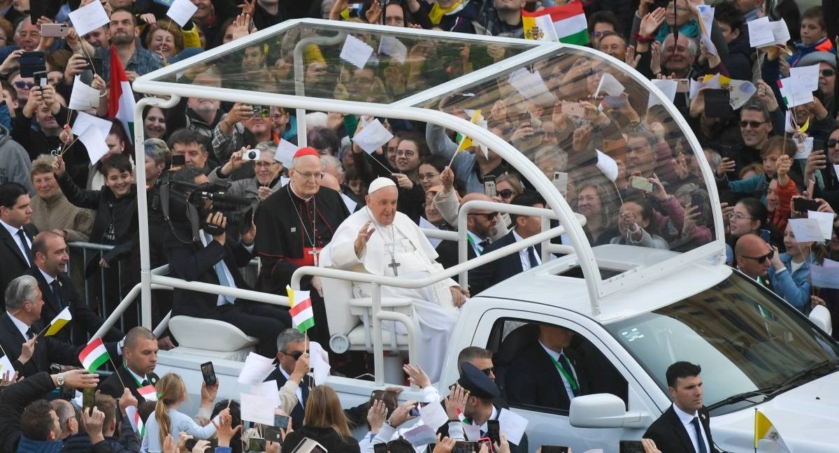 Papa održao misu u Budimpešti, došli deseci tisuća ljudi