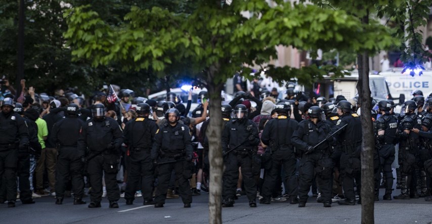 Raste broj ranjenih policajaca na prosvjedima u SAD-u