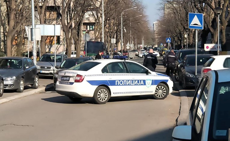 Srbina ugrizao pas, a on ga ubio motornom pilom pa prebio ženu. Uhićen je