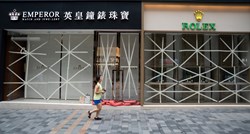 Kini se približava supertajfun, u Hong Kongu zatvorene škole, firme, otkazani letovi