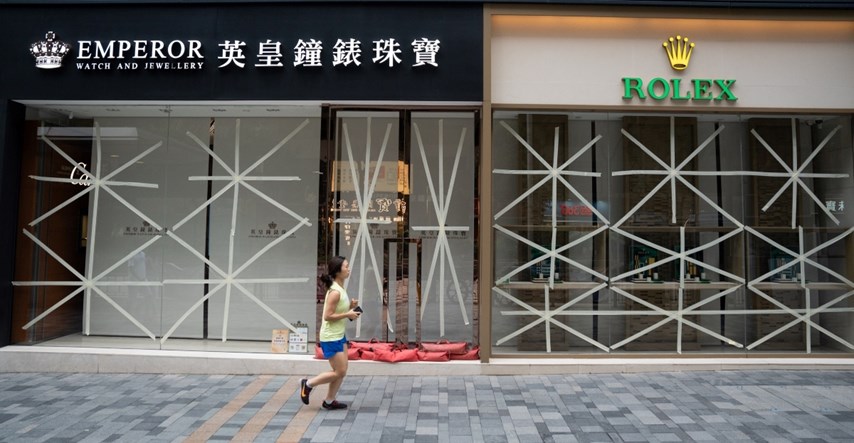 Kini se približava supertajfun, u Hong Kongu zatvorene škole, firme, otkazani letovi