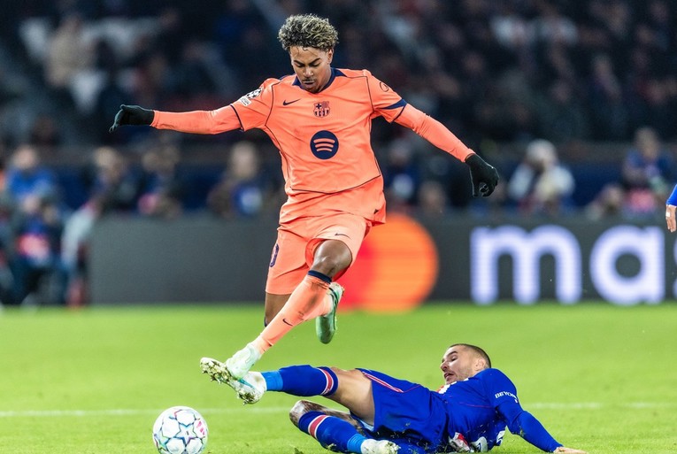 Zašto je Barca kod PSG-a morala igrati u starim, kričavo narančastim dresovima?