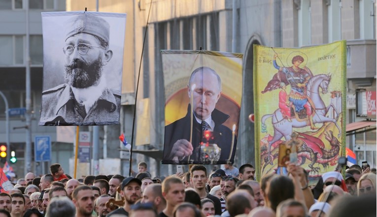VIDEO U Beogradu prosvjed protiv EuroPridea. Nosili slike četničkog vođe, Putina...